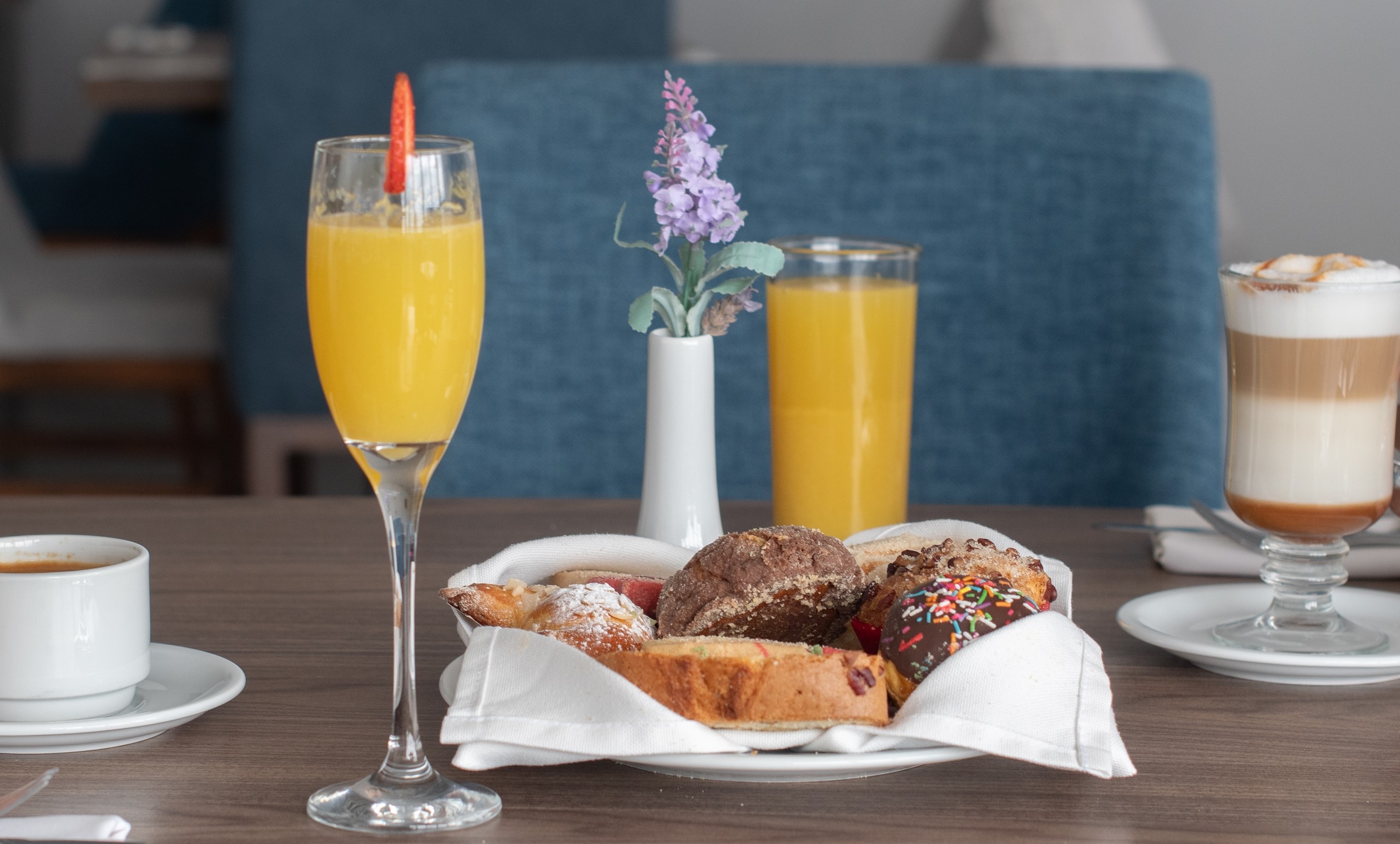 Wyndham Puebla Angelopolis restaurant in Puebla, Other than US/Canada