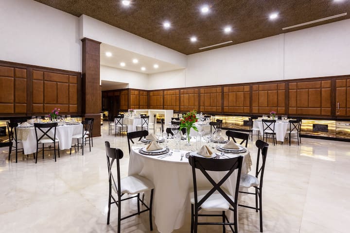 Meeting room banquet rounds at Wyndham Torreon in Torreon, Other than US/Canada