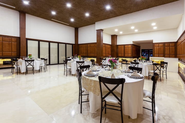 Meeting room banquet rounds at Wyndham Torreon in Torreon, Other than US/Canada