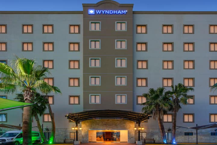 Exterior Dusk Image of Wyndham Torreon hotel in Torreon, Other than US/Canada