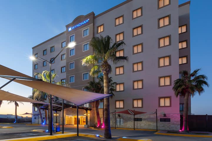 Exterior Dusk Image of Wyndham Torreon hotel in Torreon, Other than US/Canada