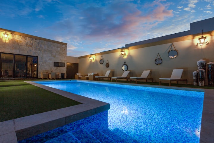Pool night image at the Wyndham Torreon in Torreon, Other than US/Canada