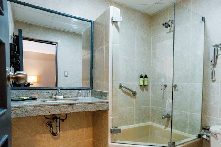 Guest room bath at the Wyndham Costa del Sol Cajamarca in Cajamarca, Other than US/Canada
