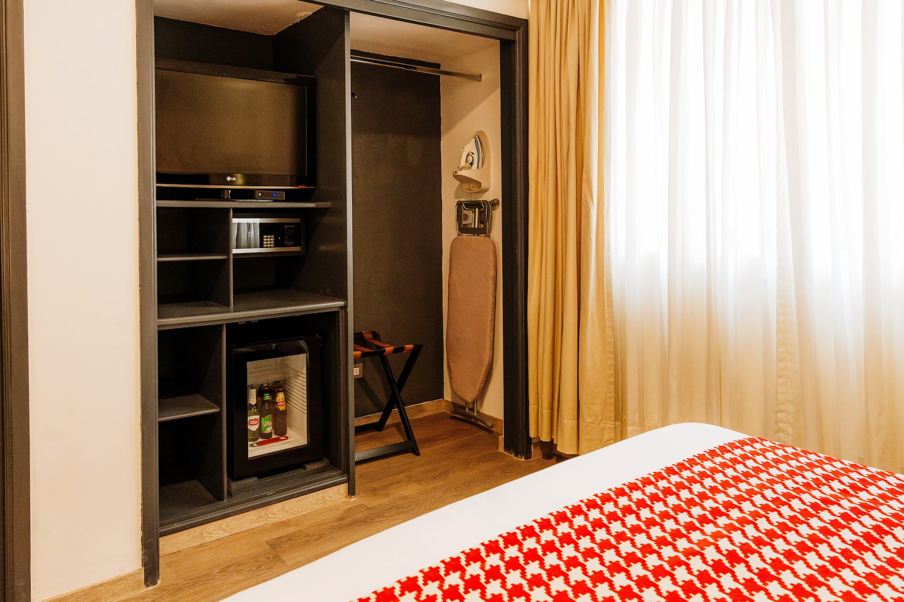 King bed guest room at the Wyndham Costa del Sol Cajamarca in Cajamarca, Other than US/Canada