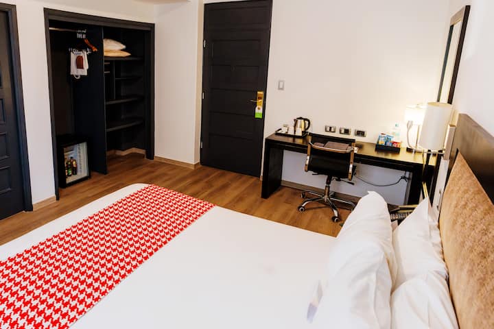 King bed guest room at the Wyndham Costa del Sol Cajamarca in Cajamarca, Other than US/Canada