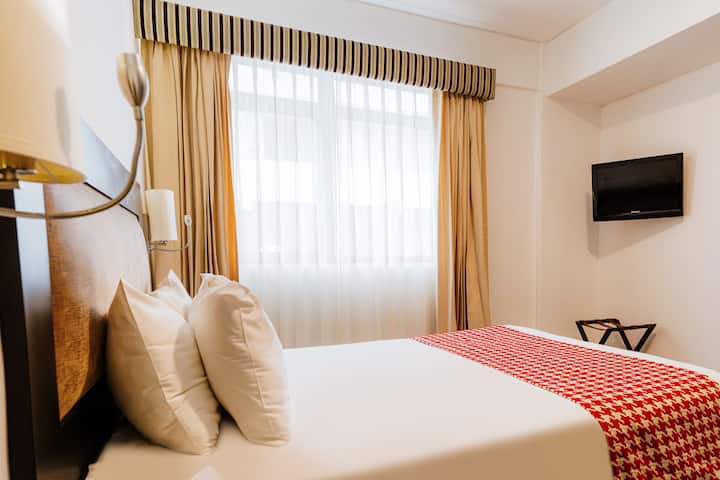 King bed guest room at the Wyndham Costa del Sol Cajamarca in Cajamarca, Other than US/Canada