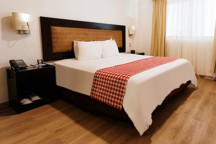 Queen bed guest room at the Wyndham Costa del Sol Cajamarca in Cajamarca, Other than US/Canada