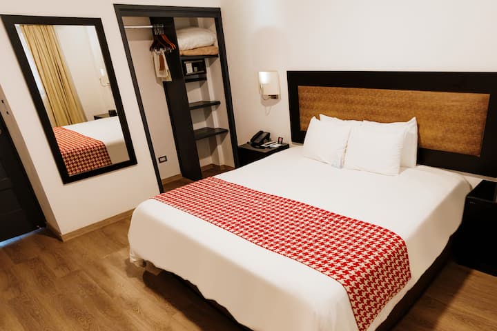 Queen bed guest room at the Wyndham Costa del Sol Cajamarca in Cajamarca, Other than US/Canada