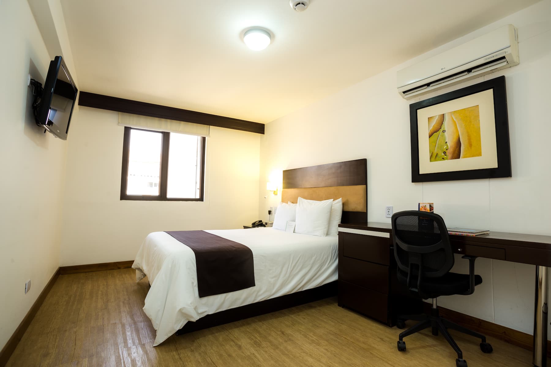 Double bed guest room at the Wyndham Costa del Sol Chiclayo in Chiclayo, Other than US/Canada