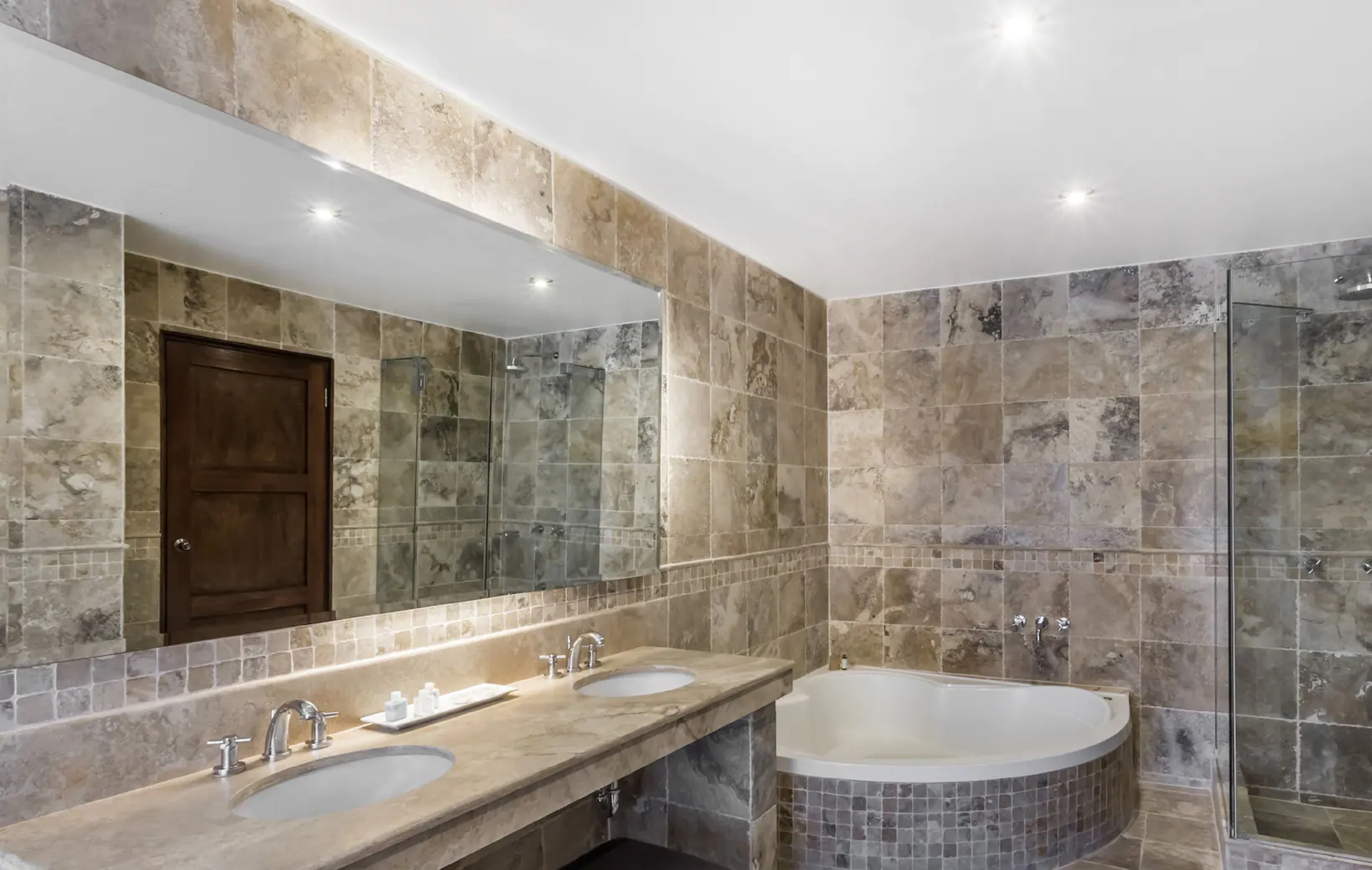 Guest room bath at the Wyndham Costa del Sol Cusco in Cusco, Other than US/Canada