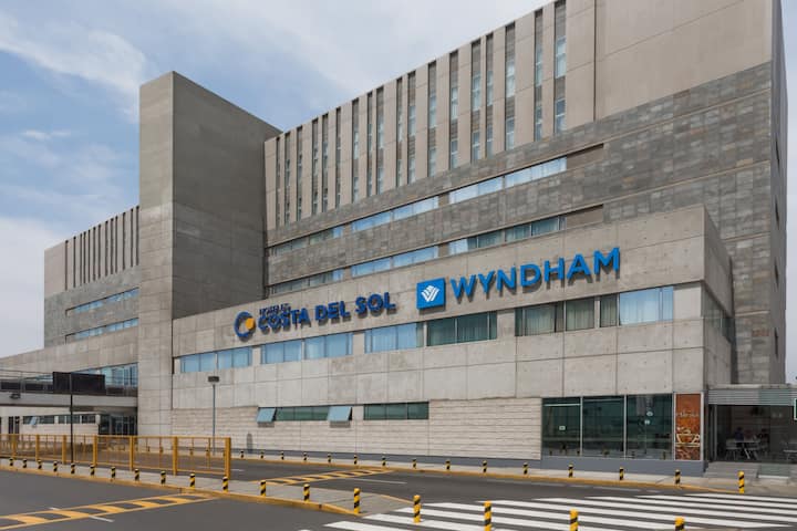 Exterior Day Image of Wyndham Costa del Sol Lima Airport hotel in Lima, Other than US/Canada