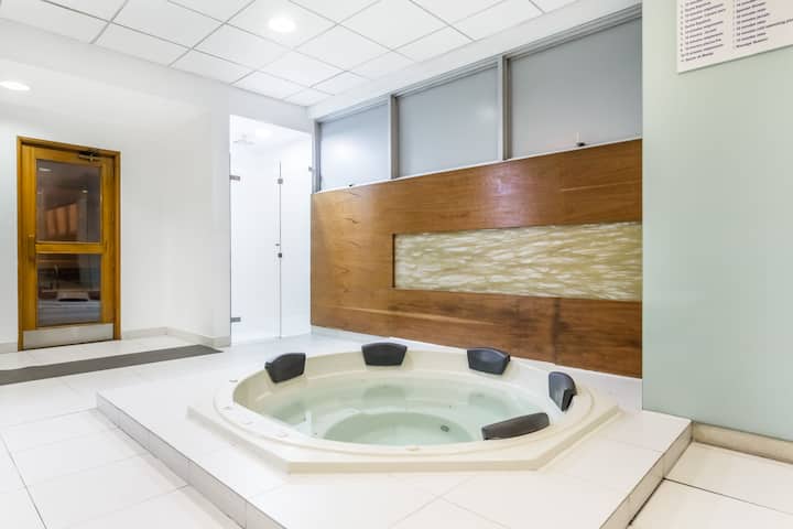 Hot tub at the Wyndham Costa del Sol Lima Airport in Lima, Other than US/Canada