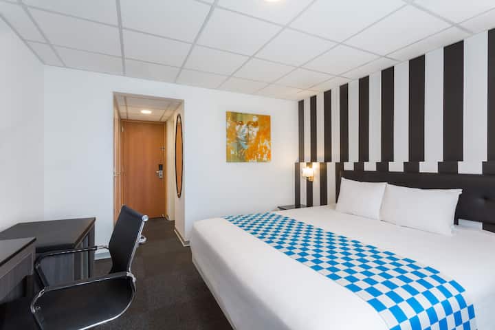 Guest room at the Wyndham Costa del Sol Lima City in Lima, Other than US/Canada