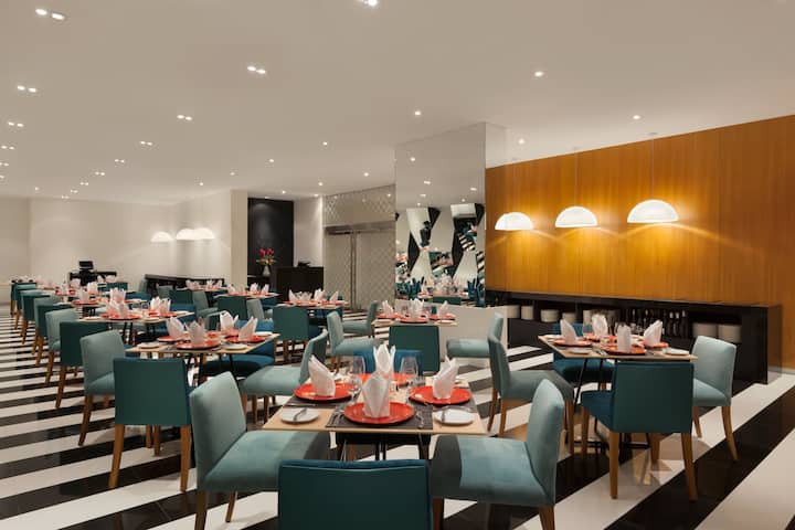 Wyndham Costa del Sol Lima City restaurant in Lima, Other than US/Canada