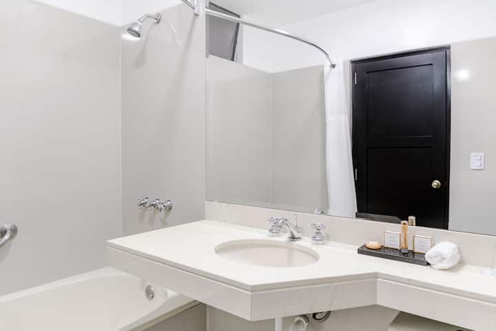 Guest room bath at the Wyndham Costa del Sol Piura in Piura, Other than US/Canada