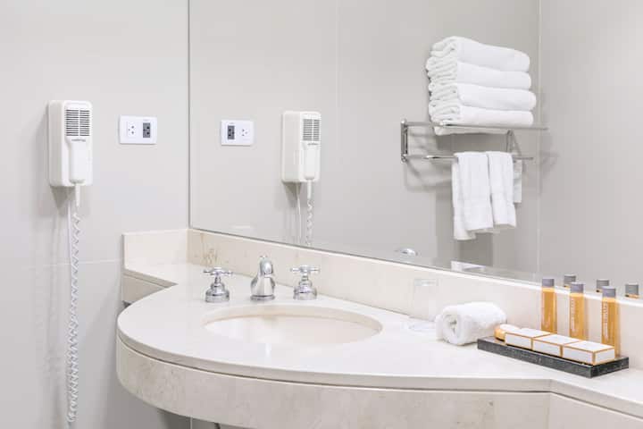 Guest room bath at the Wyndham Costa del Sol Piura in Piura, Other than US/Canada