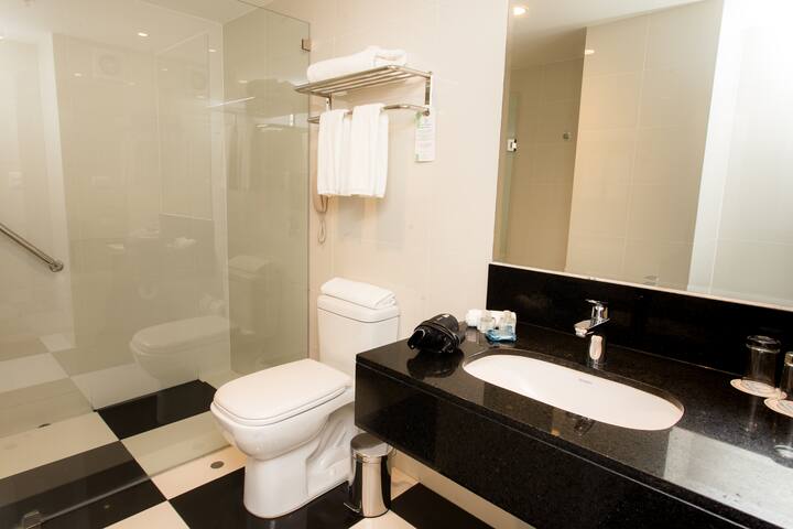 Guest room at the Wyndham Costa del Sol Tumbes in Tumbes, Other than US/Canada