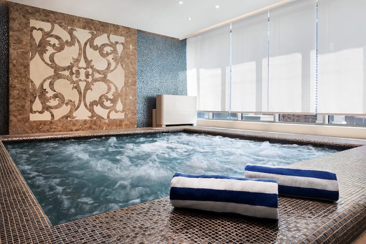 Hot tub at the Wyndham Doha West Bay in Doha, Other than US/Canada