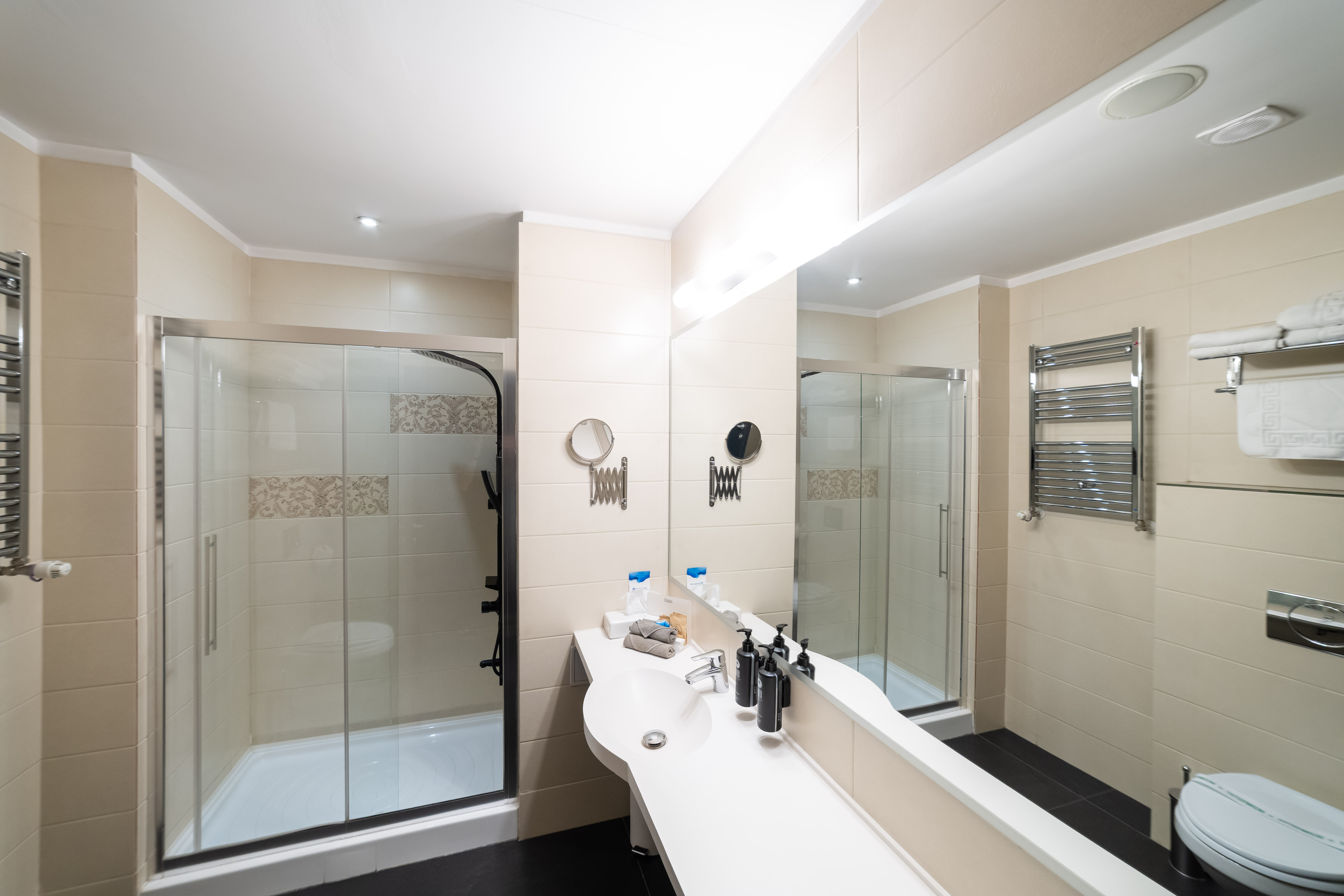Guest room bath at the Wyndham Cluj in Cluj-Napoca, Other than US/Canada
