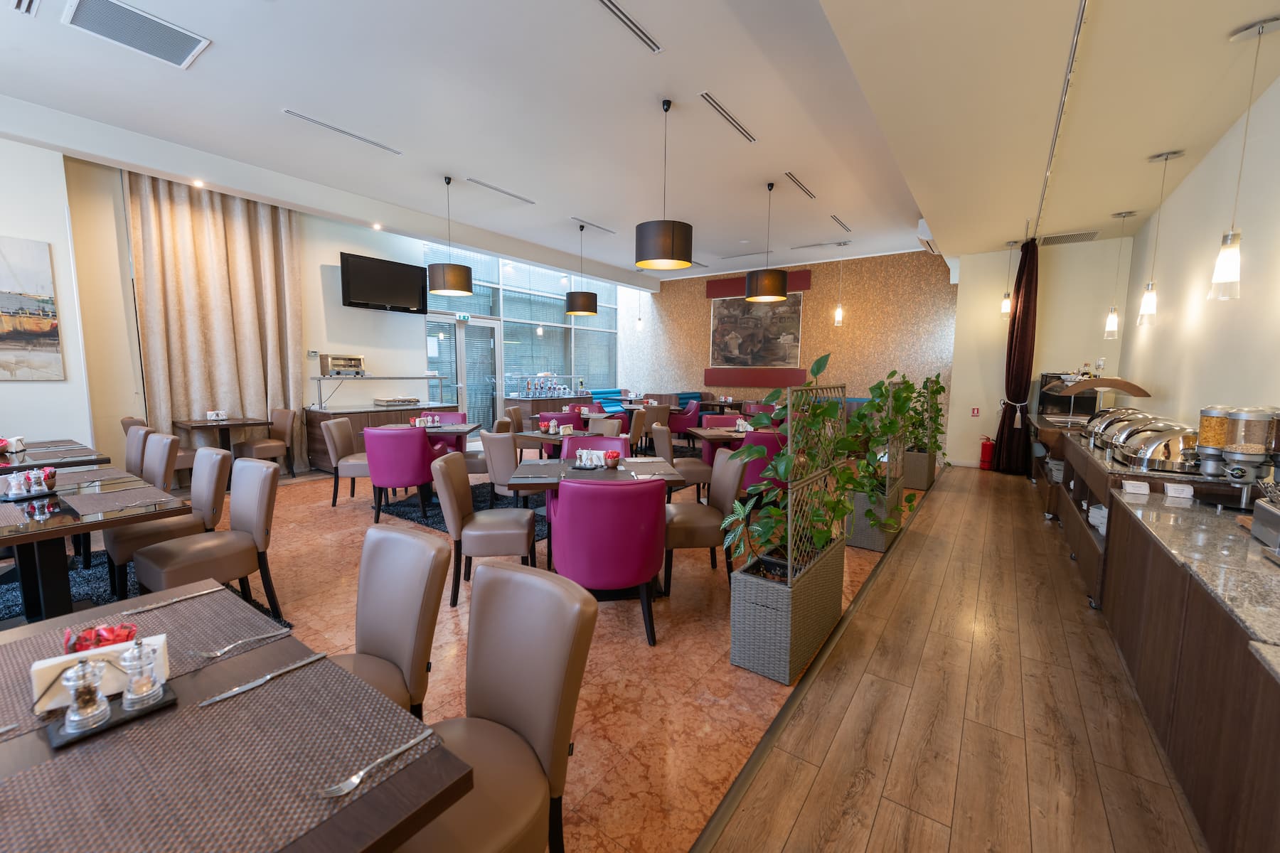 Wyndham Cluj restaurant in Cluj-Napoca, Other than US/Canada