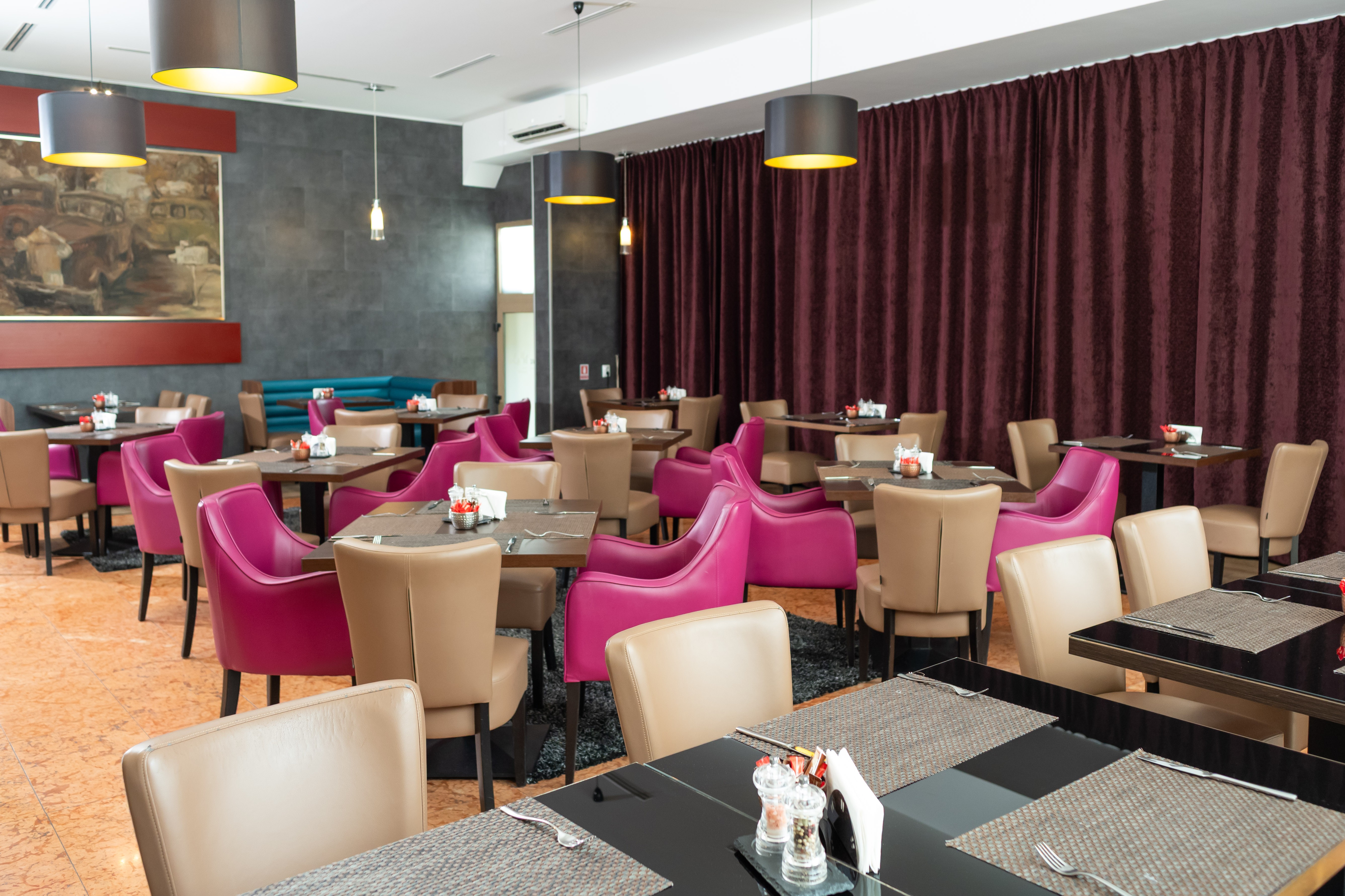 Wyndham Cluj restaurant breakfast area with seating in Cluj-Napoca, Other than US/Canada