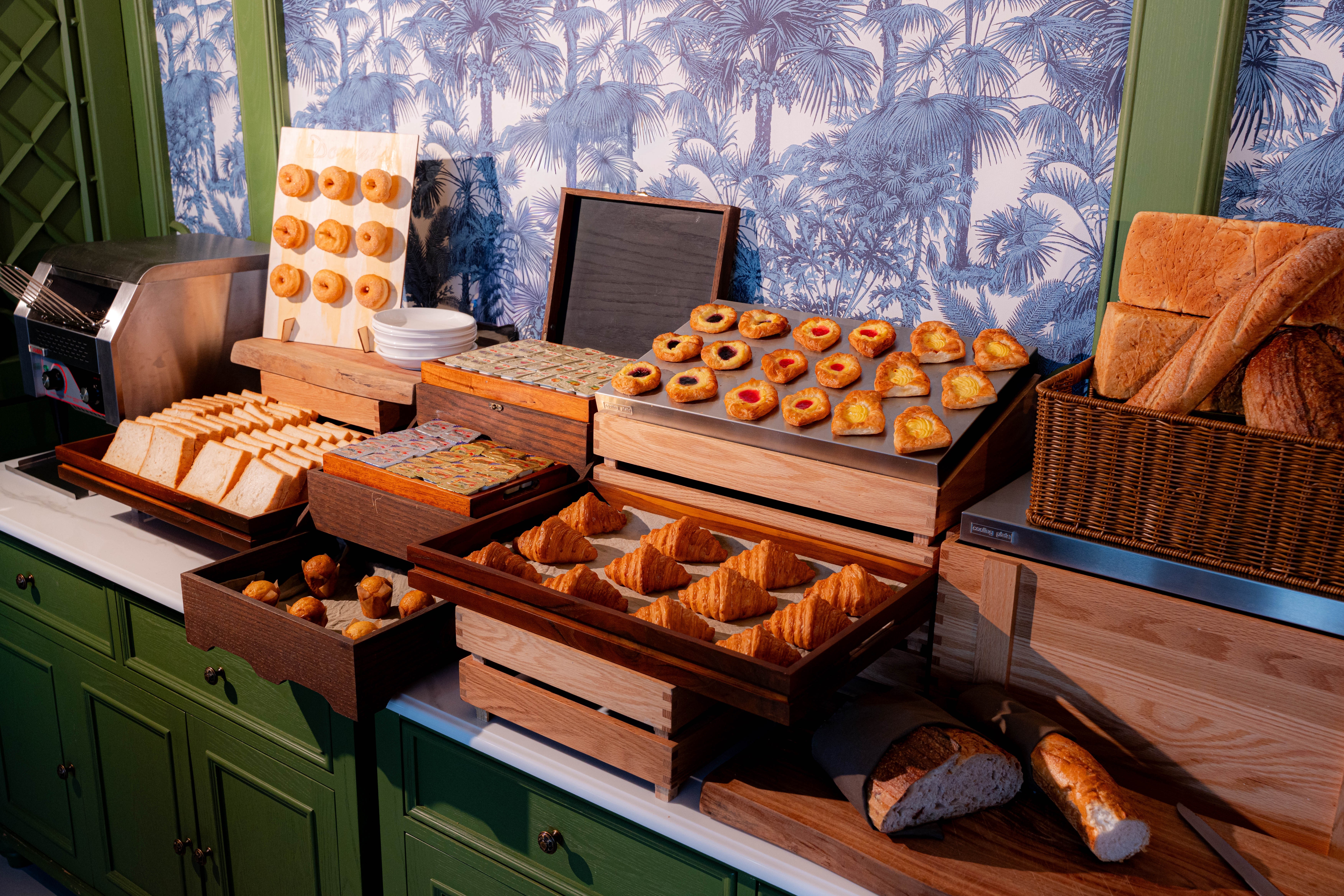 Wyndham Bangkok Queen Convention Centre restaurant breakfast area close up in Bangkok, Other than US/Canada