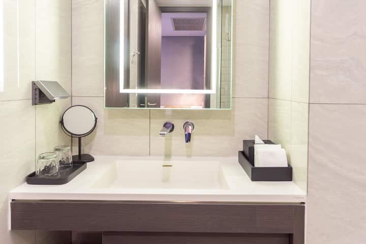 Guest room bath at the Wyndham Bangkok Queen Convention Centre in Bangkok, Other than US/Canada