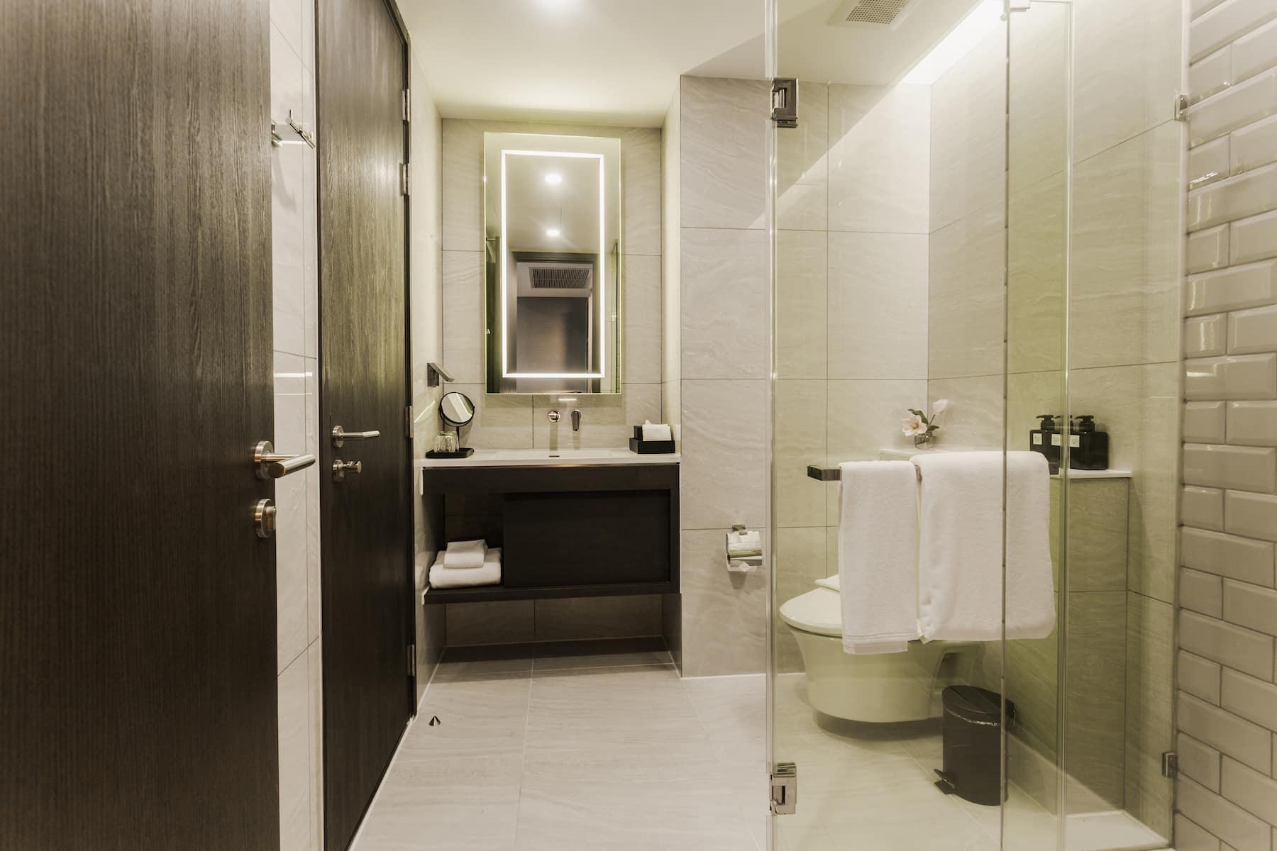 Guest room bath at the Wyndham Bangkok Queen Convention Centre in Bangkok, Other than US/Canada