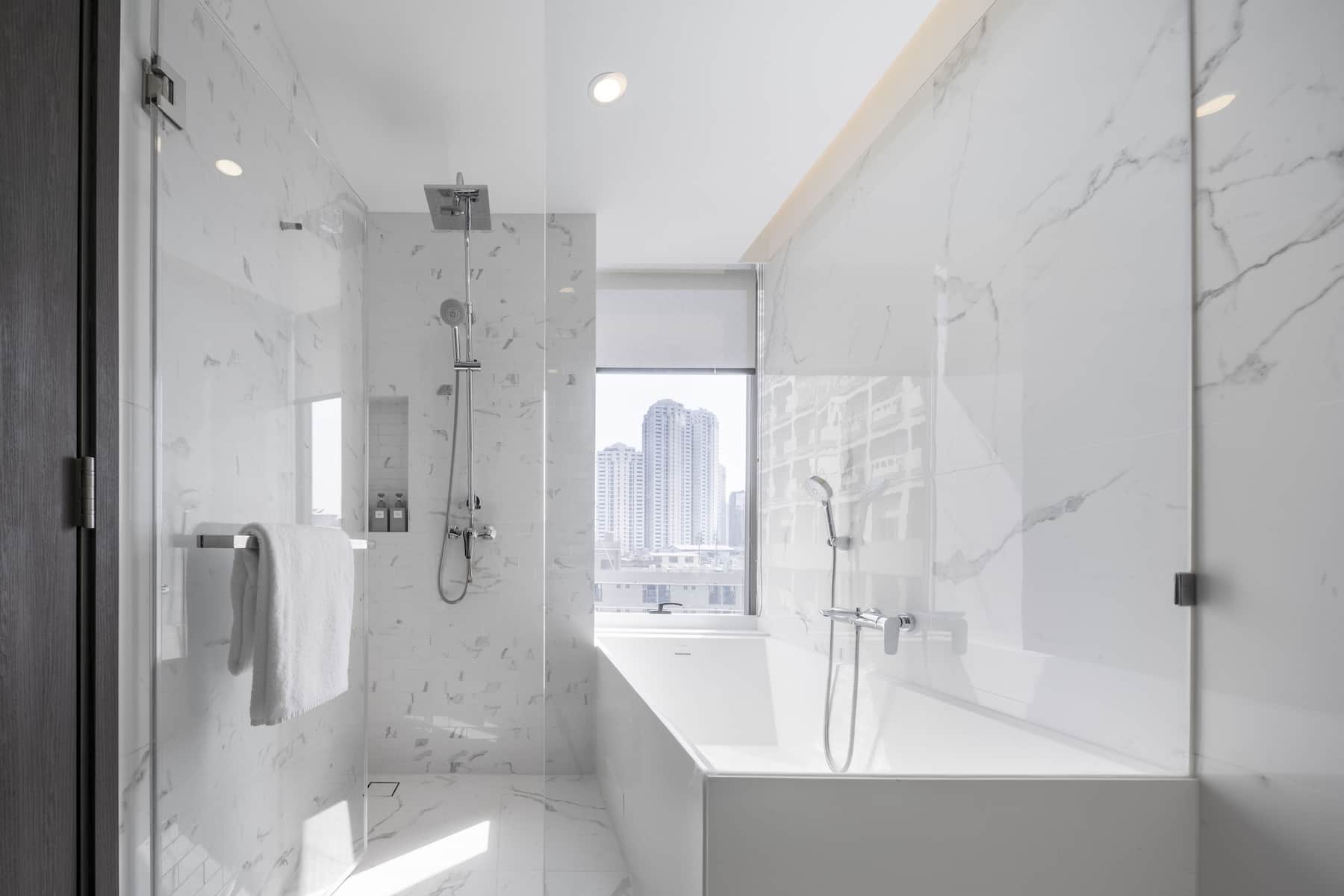 Guest room bath at the Wyndham Bangkok Queen Convention Centre in Bangkok, Other than US/Canada