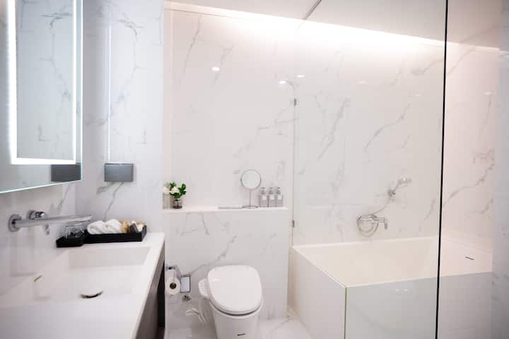 Guest room bath at the Wyndham Bangkok Queen Convention Centre in Bangkok, Other than US/Canada