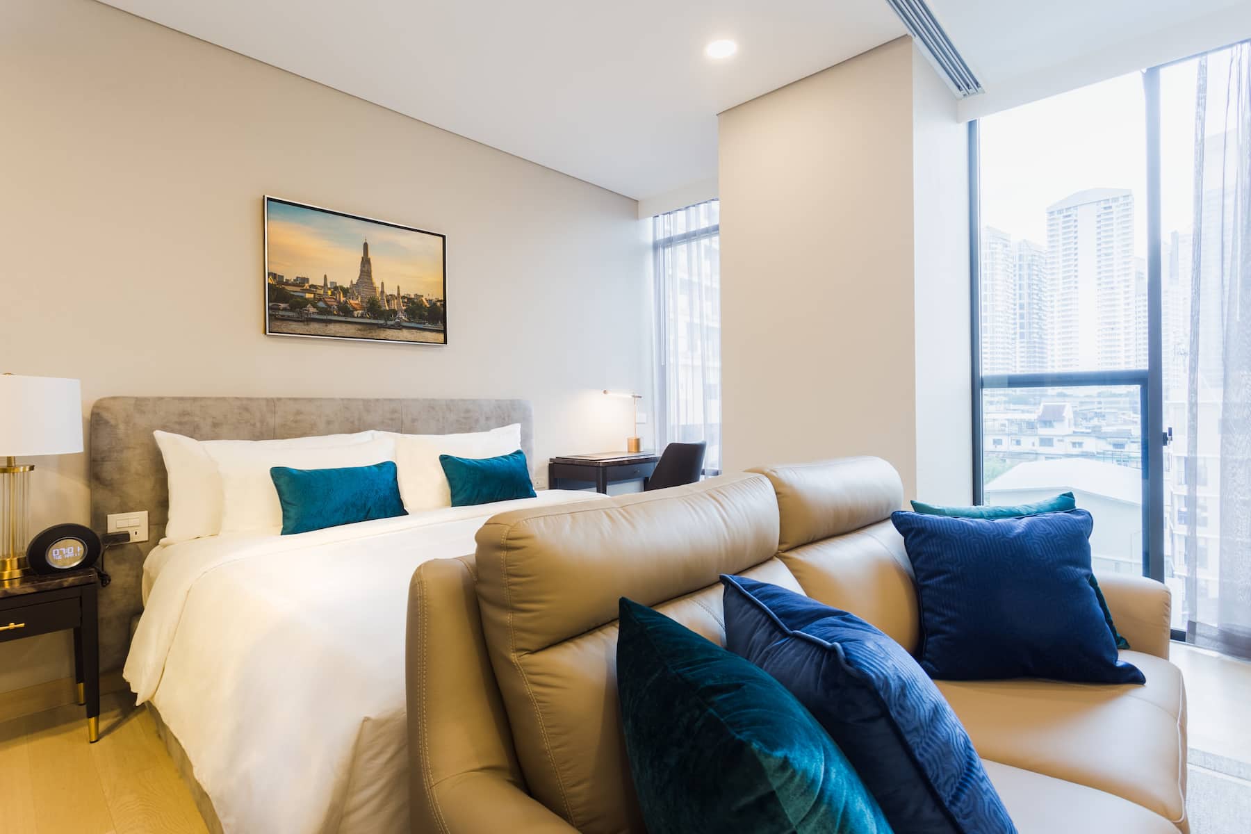 Guest room at the Wyndham Bangkok Queen Convention Centre in Bangkok, Other than US/Canada