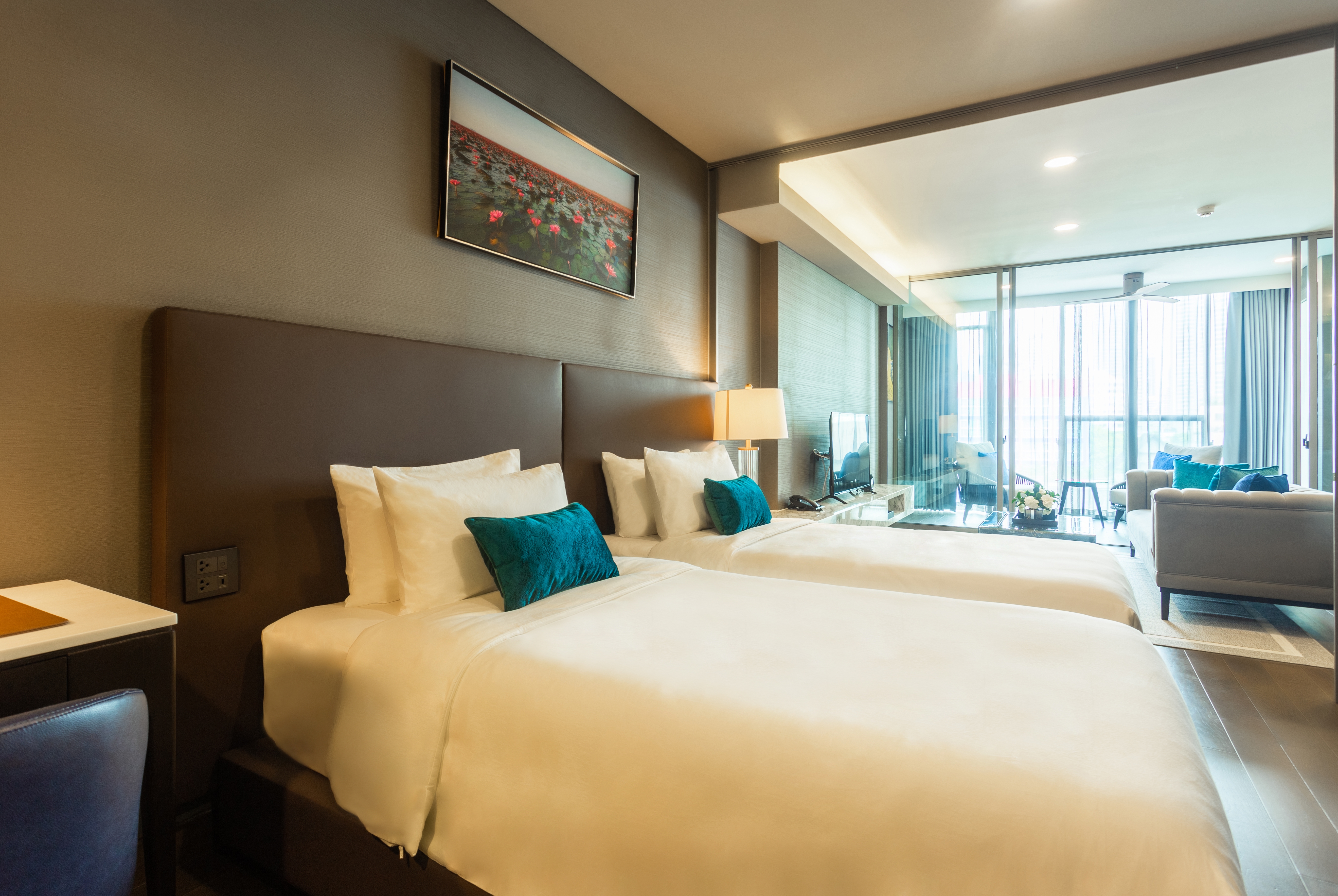 Guest room at the Wyndham Bangkok Queen Convention Centre in Bangkok, Other than US/Canada