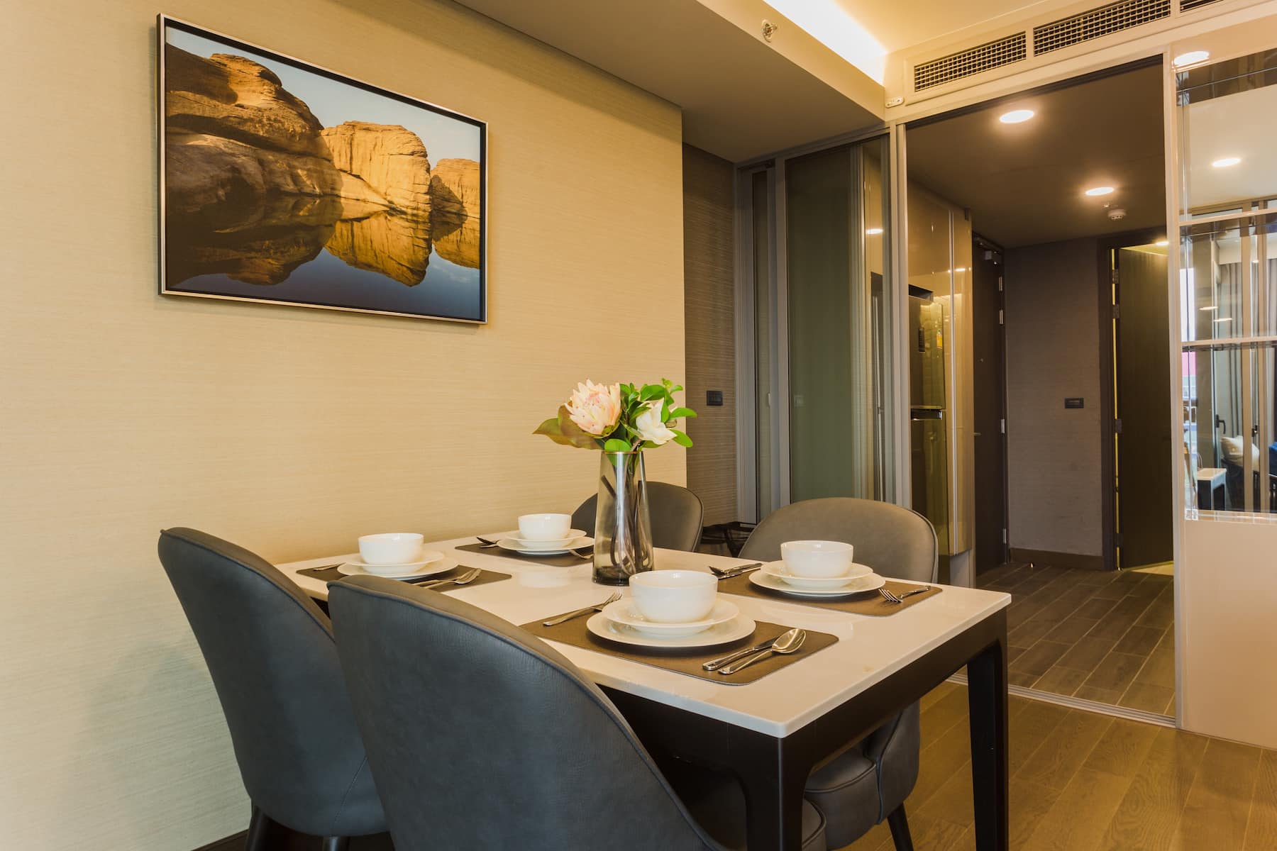 Guest room at the Wyndham Bangkok Queen Convention Centre in Bangkok, Other than US/Canada