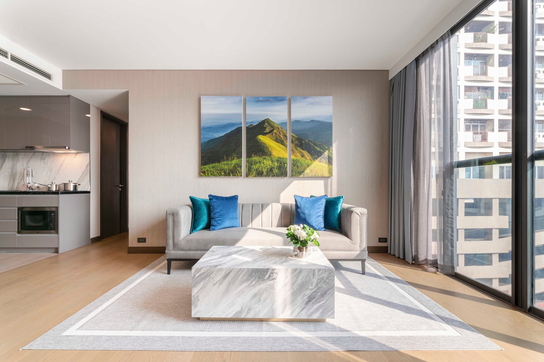 Guest room at the Wyndham Bangkok Queen Convention Centre in Bangkok, Other than US/Canada