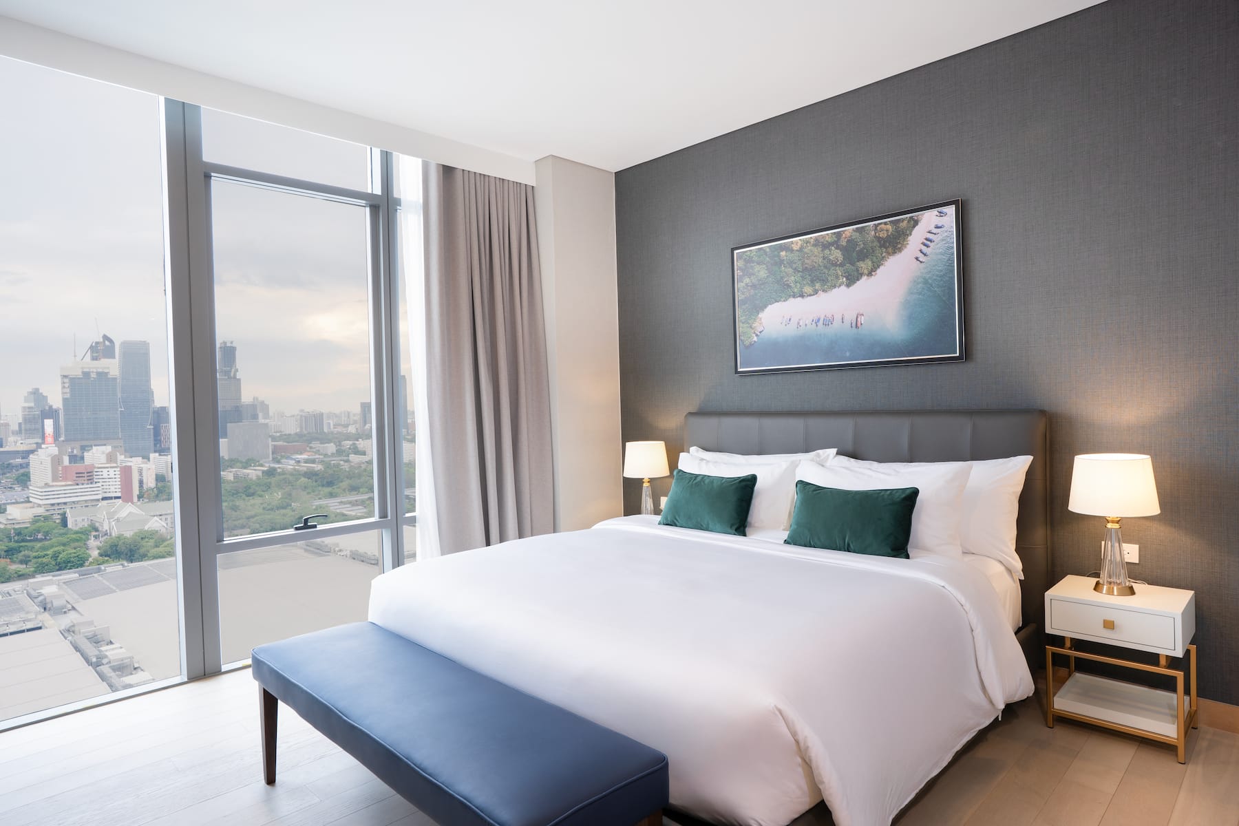 Guest room at the Wyndham Bangkok Queen Convention Centre in Bangkok, Other than US/Canada