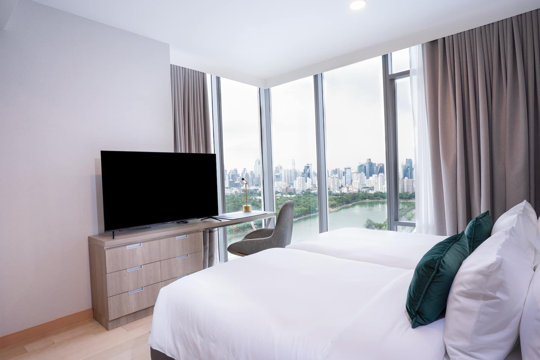 Guest room at the Wyndham Bangkok Queen Convention Centre in Bangkok, Other than US/Canada