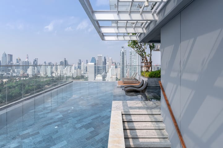 Pool at the Wyndham Bangkok Queen Convention Centre in Bangkok, Other than US/Canada
