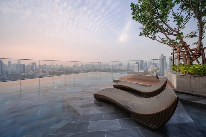 Pool at the Wyndham Bangkok Queen Convention Centre in Bangkok, Other than US/Canada