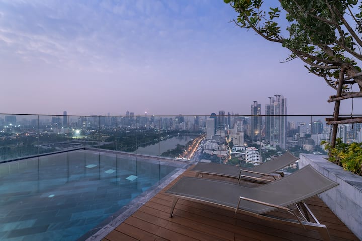 Pool at the Wyndham Bangkok Queen Convention Centre in Bangkok, Other than US/Canada