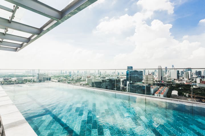 Pool at the Wyndham Bangkok Queen Convention Centre in Bangkok, Other than US/Canada