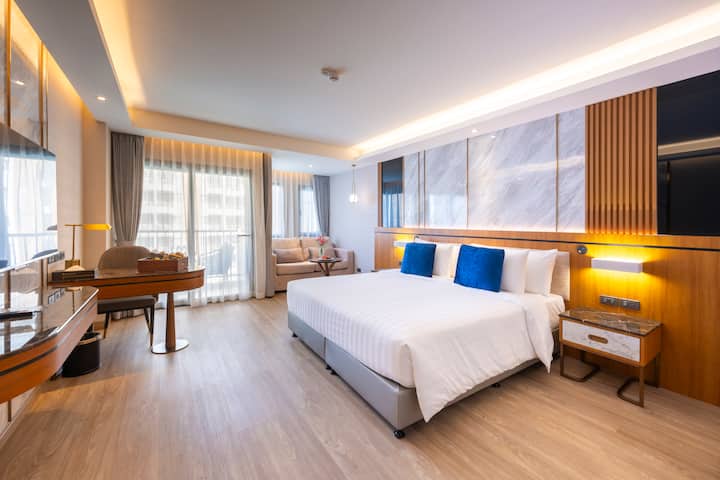 Guest room at the Wyndham Jomtien Pattaya in Chonburi, Other than US/Canada