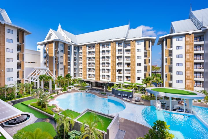 Pool at the Wyndham Jomtien Pattaya in Chonburi, Other than US/Canada