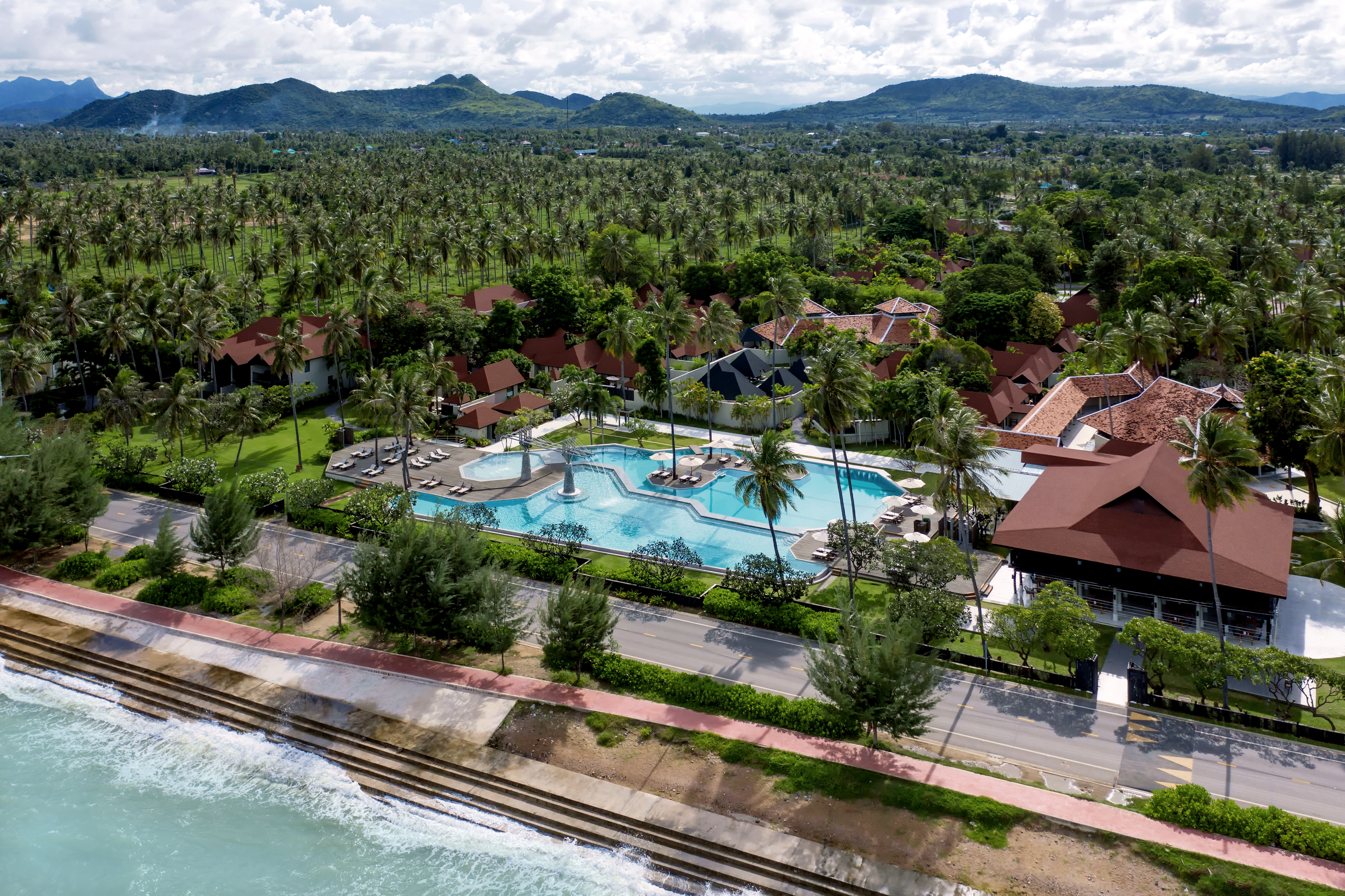 Exterior of Wyndham Hua Hin Pranburi Resort & Villas hotel in Hua Hin, Other than US/Canada