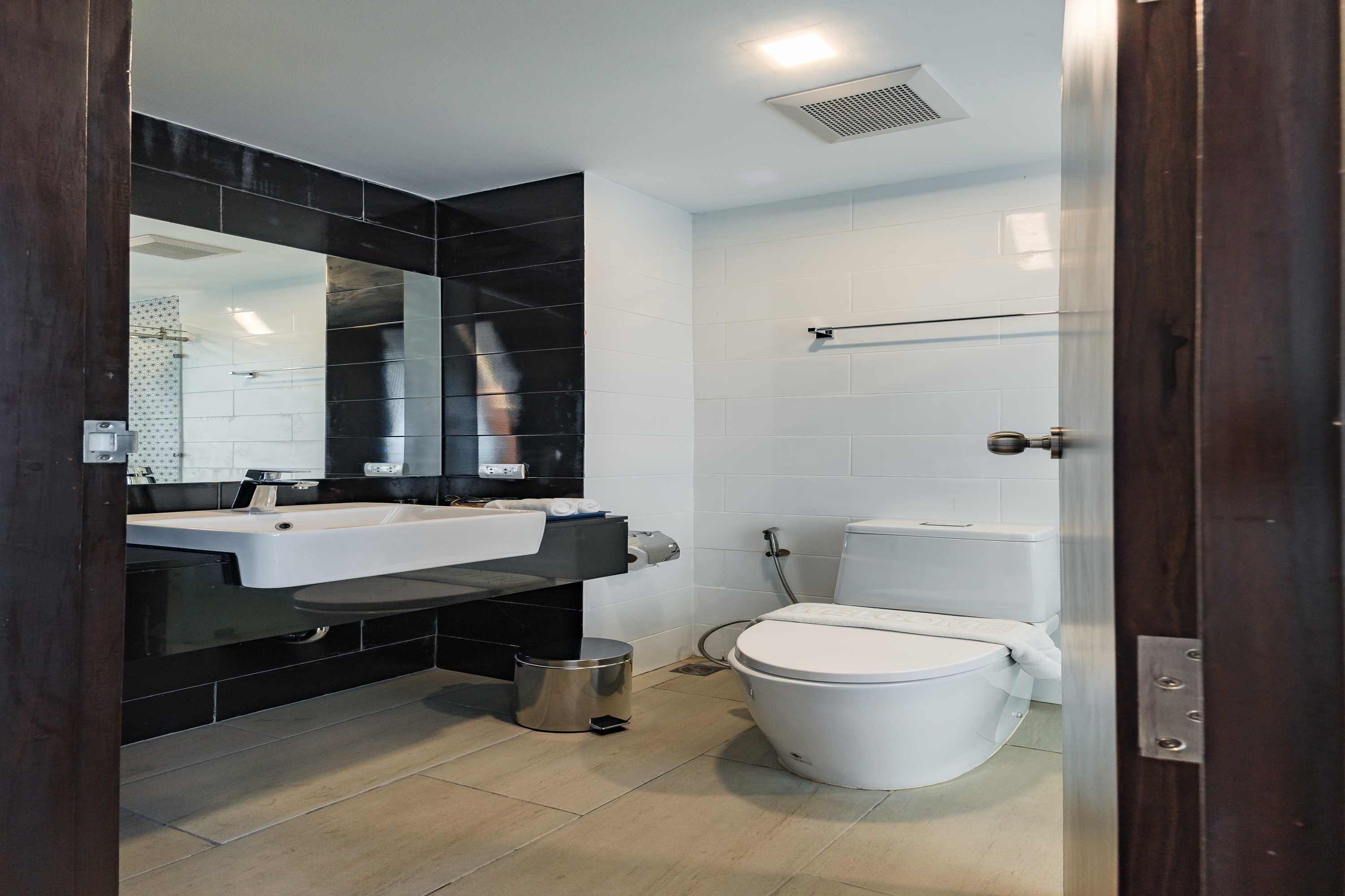 Guest room bath at the Wyndham Royal Lee Phuket in Phuket, Other than US/Canada