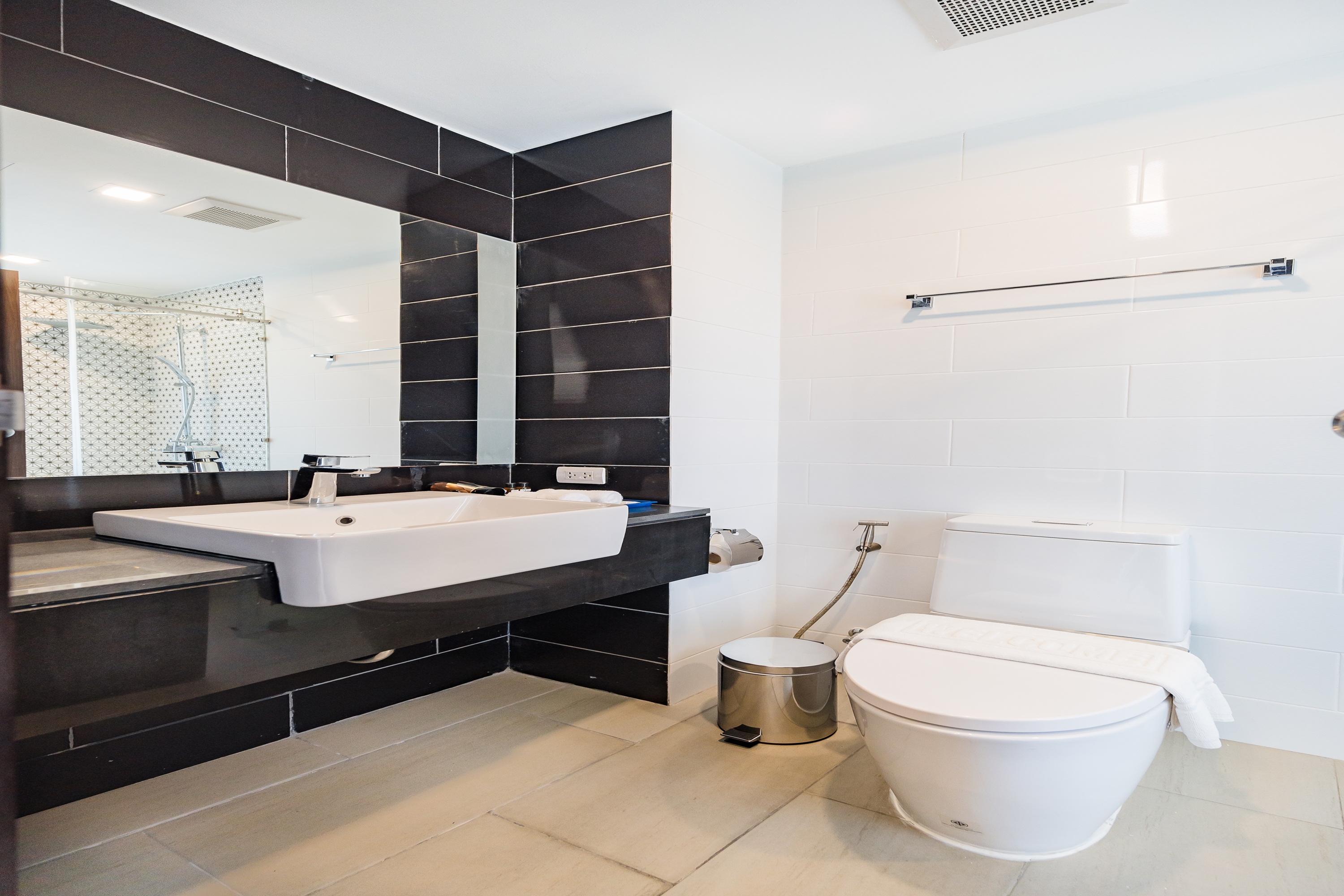 Guest room bath at the Wyndham Royal Lee Phuket in Phuket, Other than US/Canada