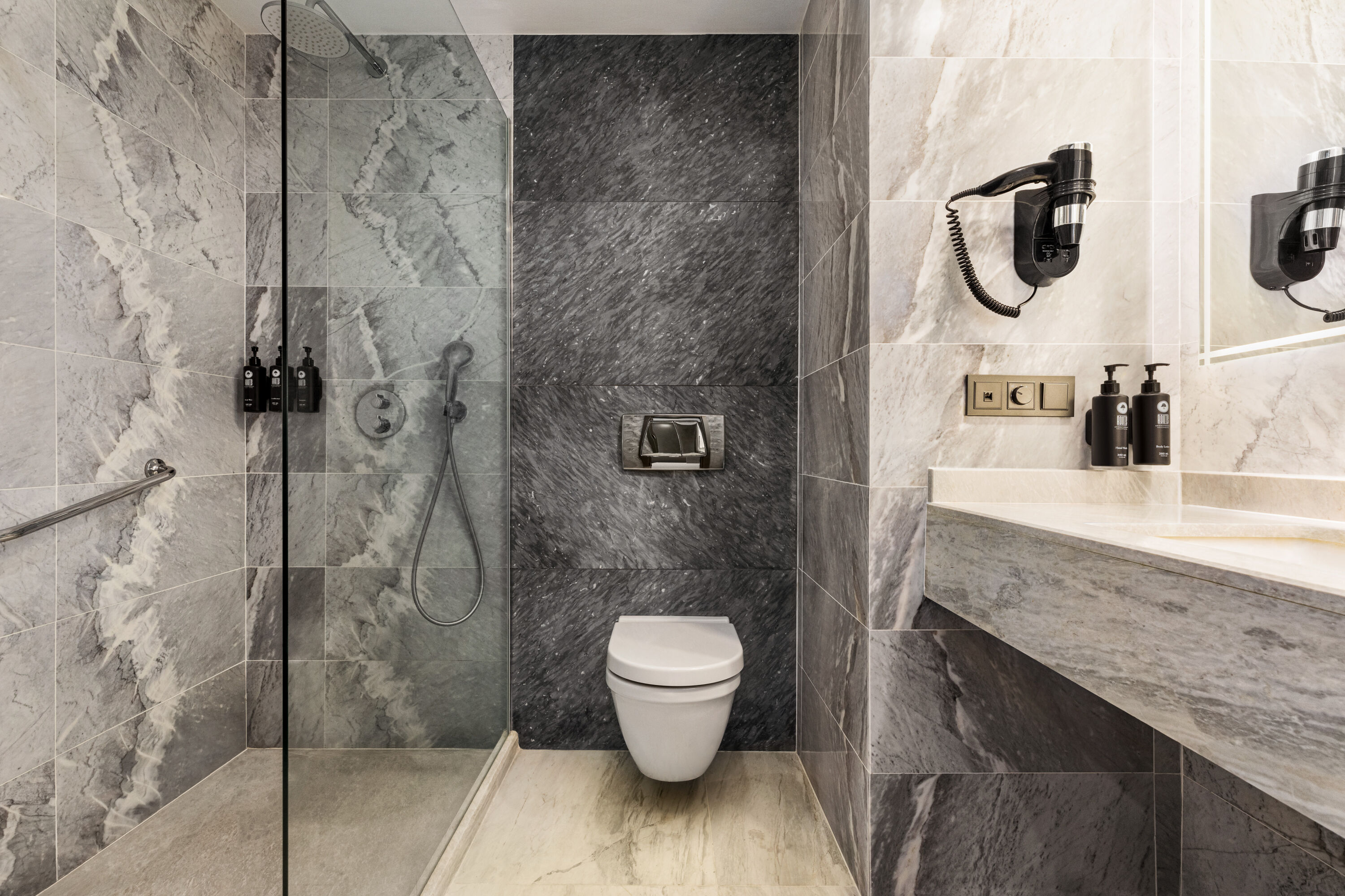 Guest room bath at the Wyndham Afyonkarahisar Thermal&Spa in Afyonkarahisar, Other than US/Canada