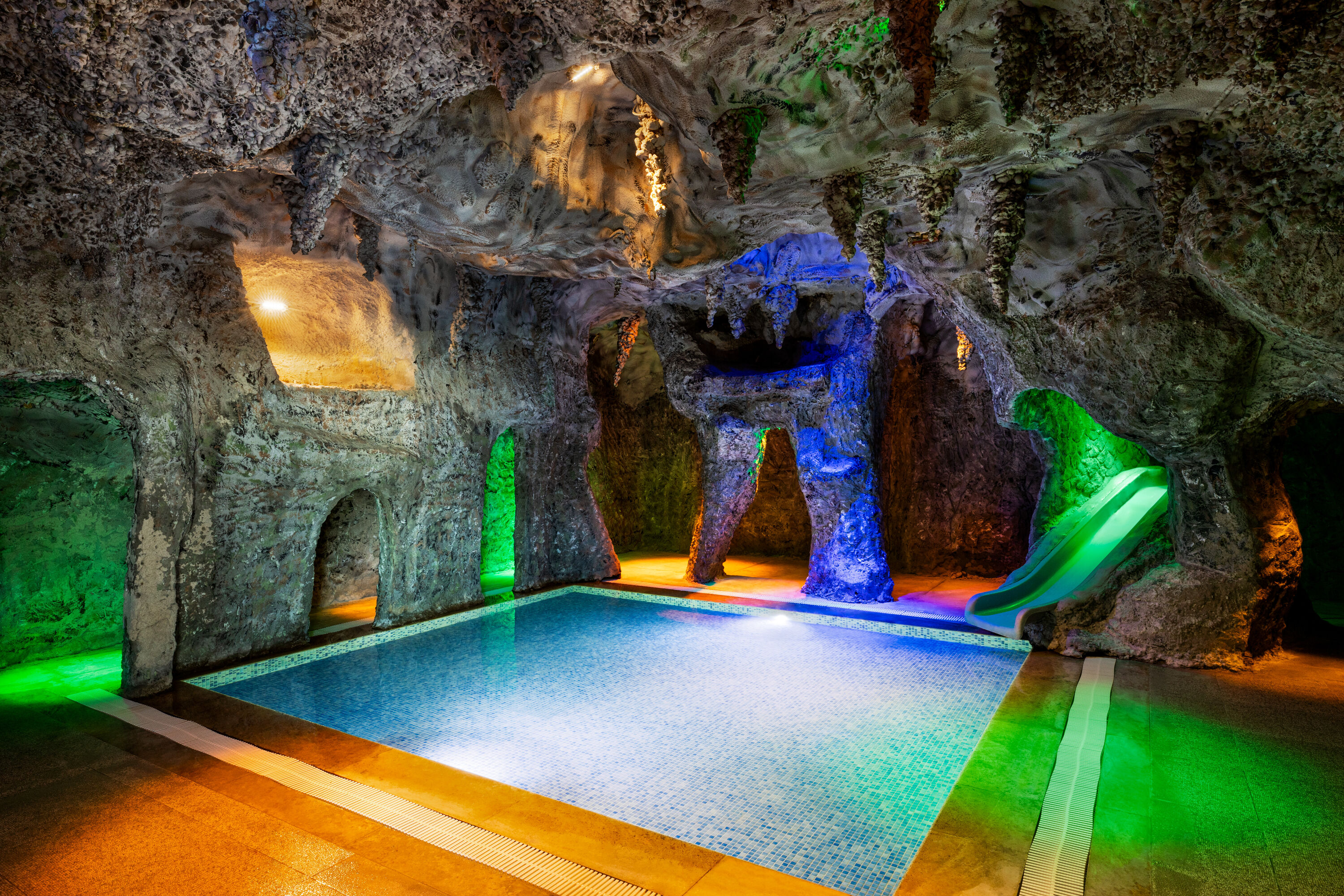 Indoor pool at the Wyndham Afyonkarahisar Thermal&Spa in Afyonkarahisar, Other than US/Canada