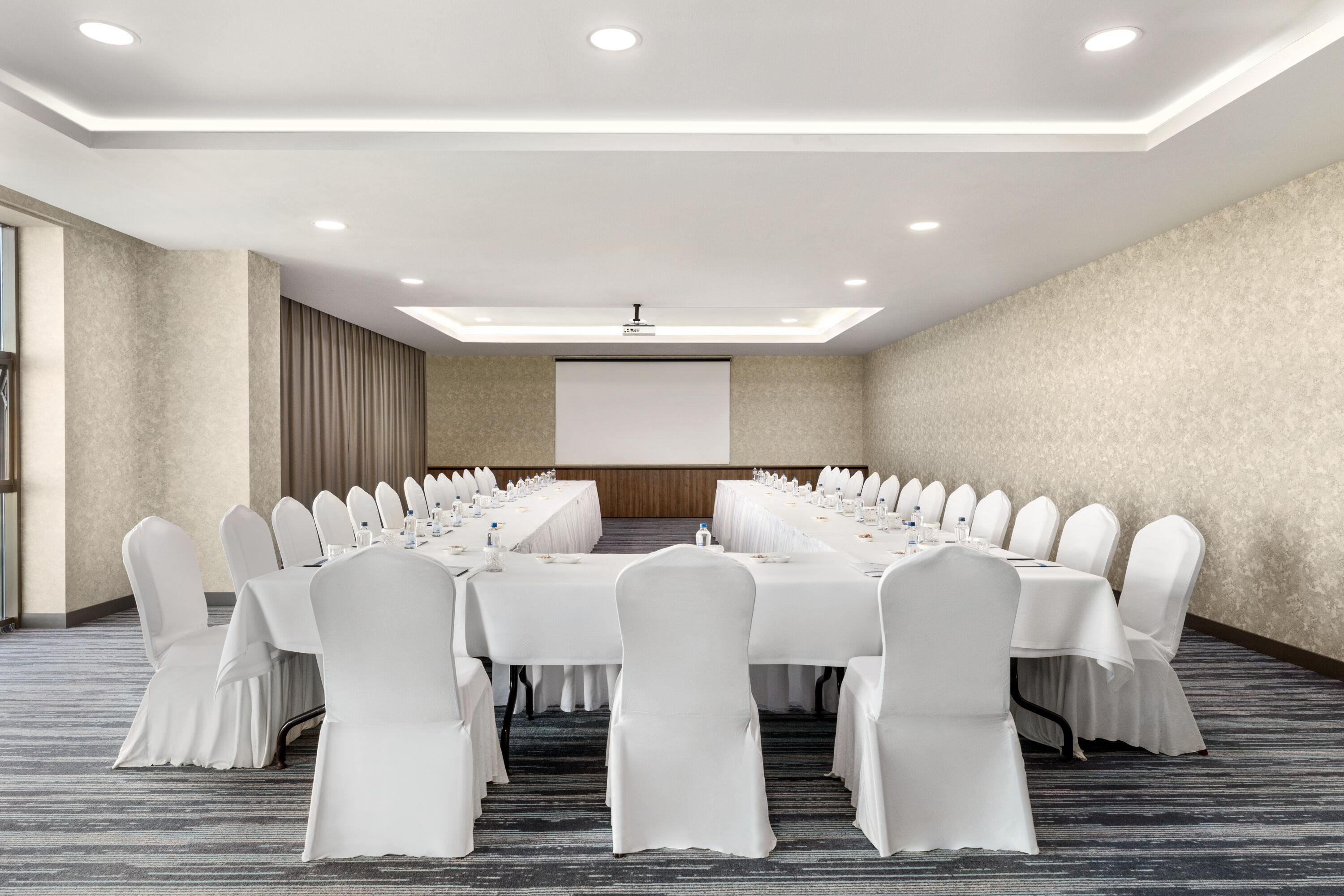 U-shape meeting room at Wyndham Afyonkarahisar Thermal&Spa in Afyonkarahisar, Other than US/Canada
