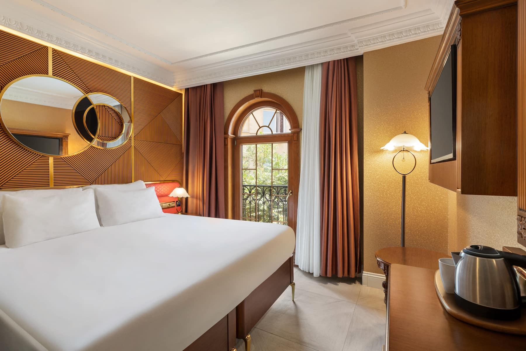 Double bed guest room at the Wyndham Istanbul Old City in Istanbul, Other than US/Canada