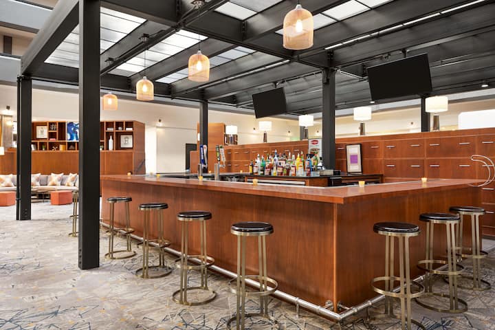 Bar at Wyndham Fort Smith City Center in Fort Smith, Arkansas
